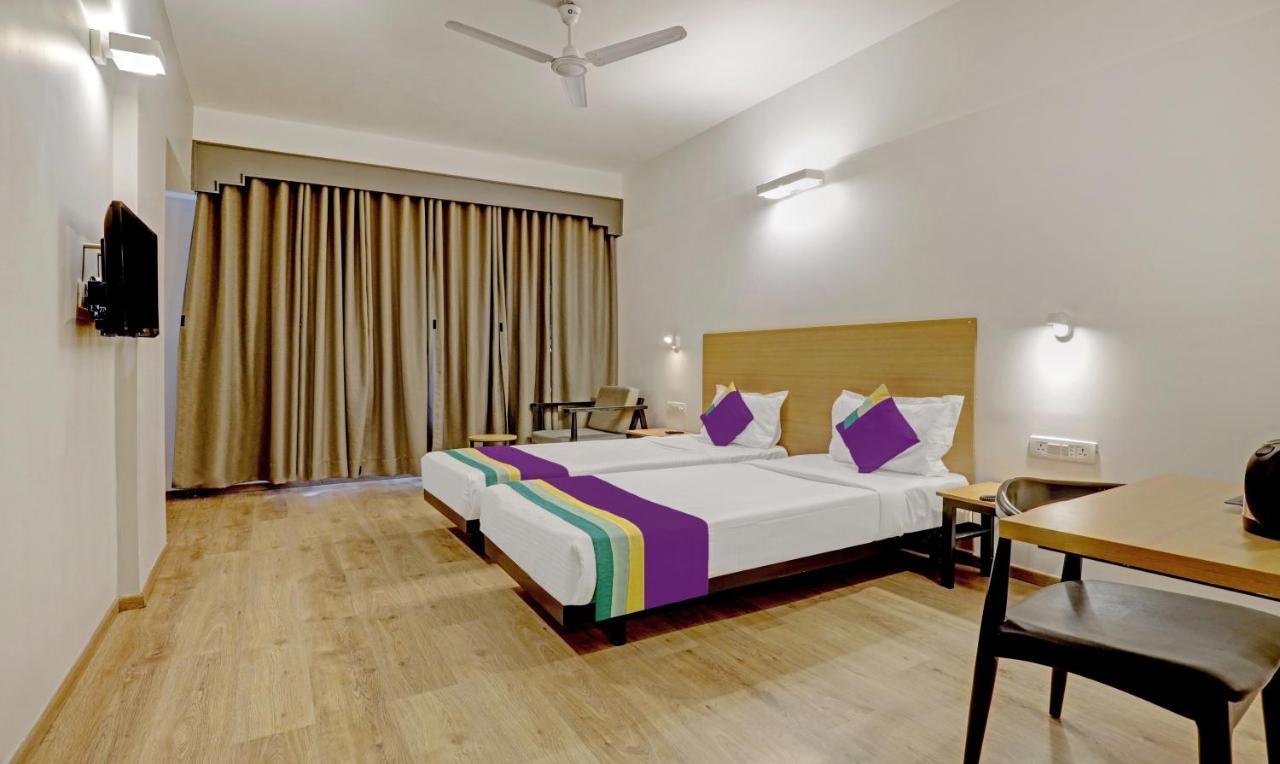 Itsy By Treebo - Vashistha Hotel Hyderabad Bagian luar foto